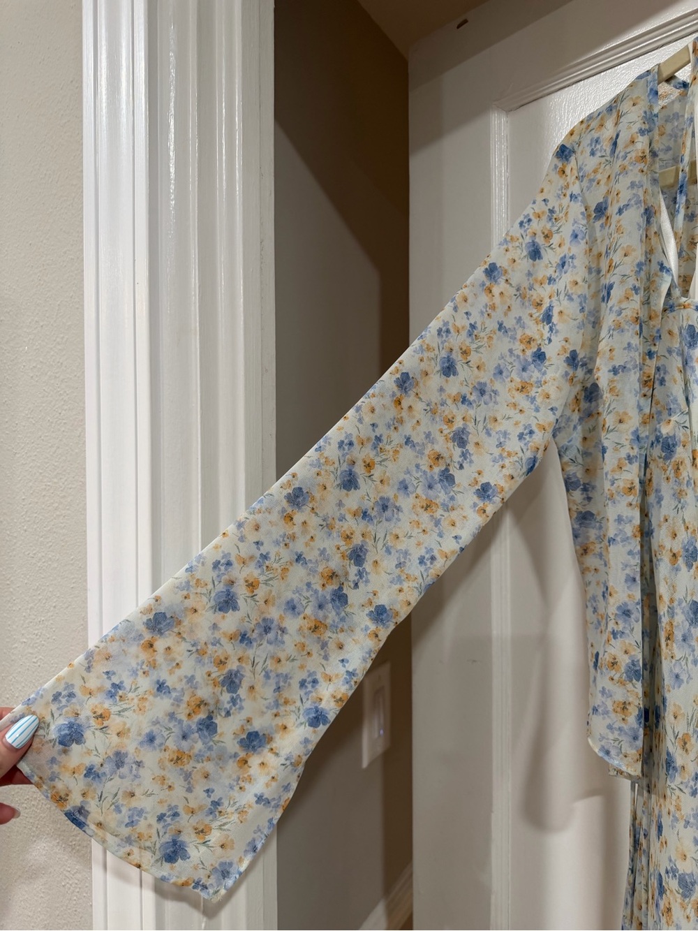 Chelsea & Violet Blue and Cream Floral Maxi with Sheer Jacket - Picture 6 of 10